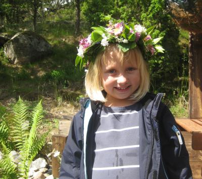 Jag älskar att bära midsommarkrans, och jag fick rosa blommor som jag ville ...