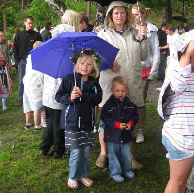 img_5141 Det regnar lite, men det är bara roligt för då får vi ha paraply ...