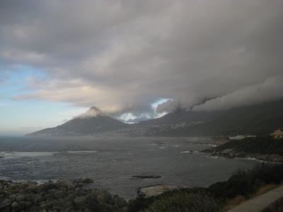 Fantastiska moln över Camps Bay ...
