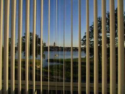 Här vrider vi bara på lamellerna och ser det vi vill se ...