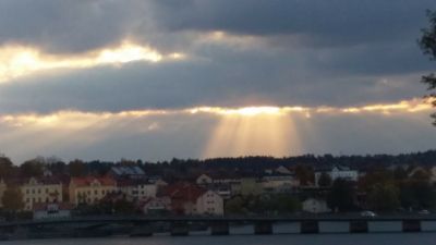 Så här såg det ut när vi kom hem - solen försökte ...