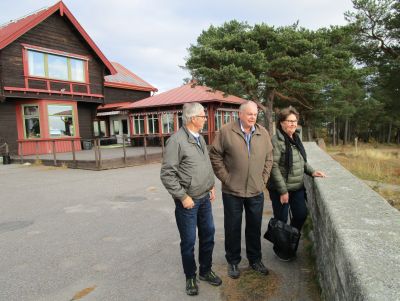 Utanför lunchrestaurangen på Norra Berget ...